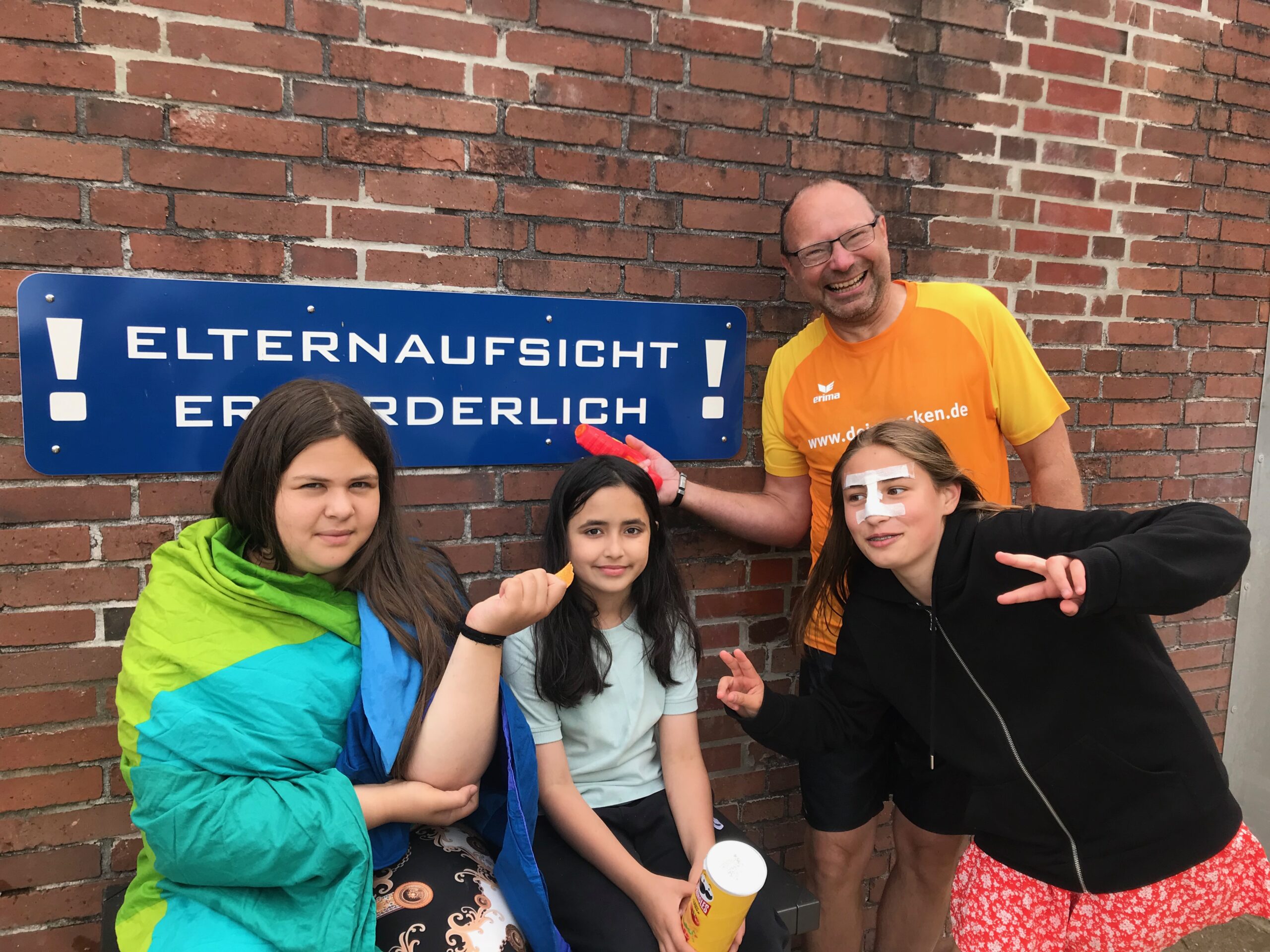 Endlich Sommer – Schwimmbad am Schuljahresende